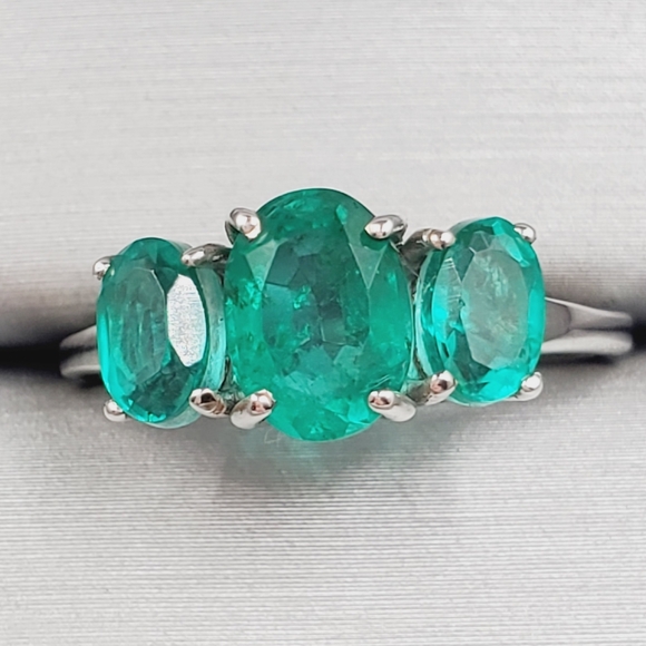 Jewelry - Emerald Green Quartz Platinum | 925 Sterling Silver Ring Three Stone Ring